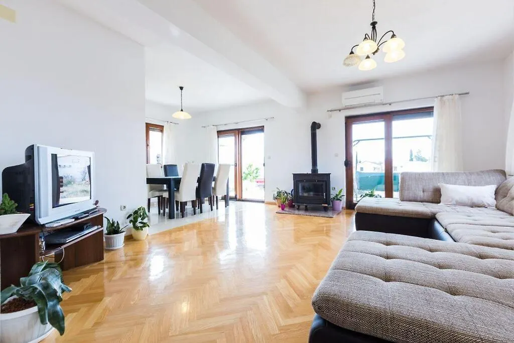 Holiday Home Lota Starigrad Paklenica