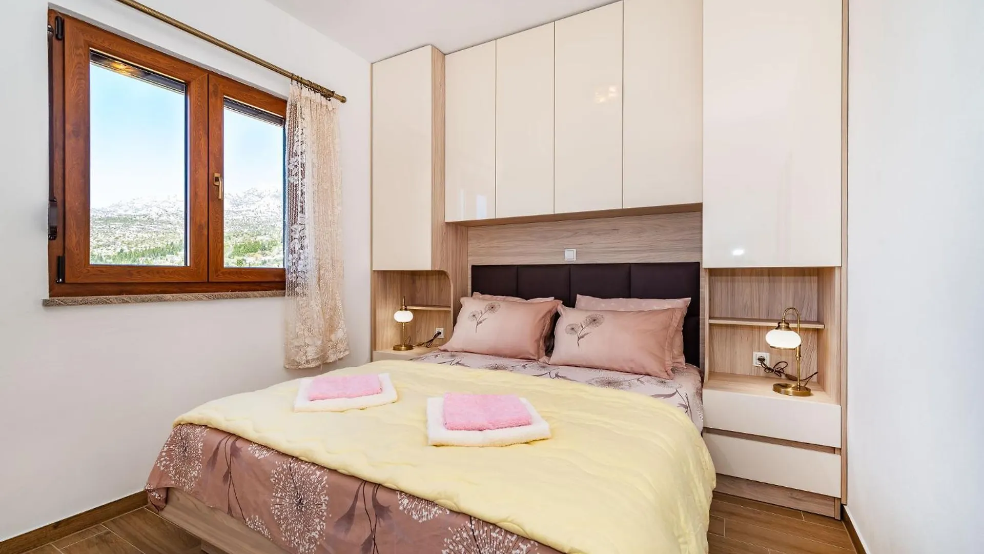 Holiday Home Lota Starigrad Paklenica